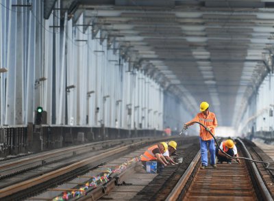 京九铁路九江长江大桥开展明桥面大修施工
